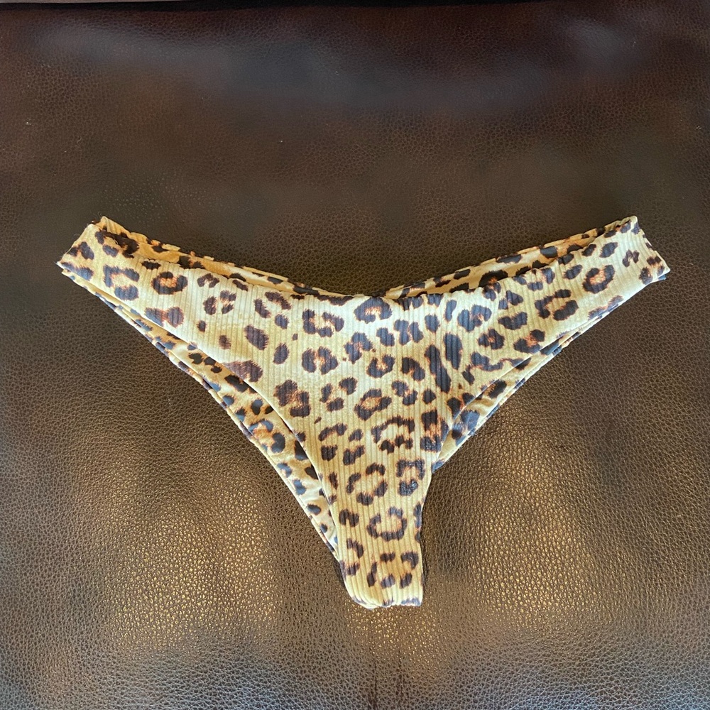 Clairee bottoms in Feline